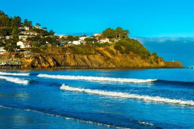 1290 De Solo Drive, Pacifica, CA 94044