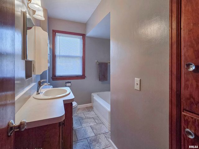 2640 WILKES Avenue, Davenport, IA 52804