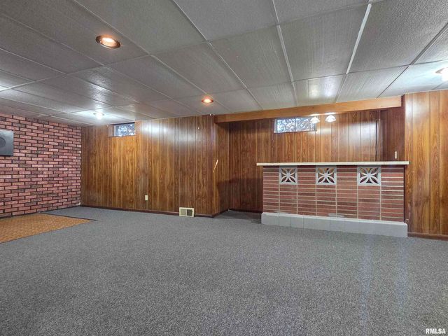 2640 WILKES Avenue, Davenport, IA 52804