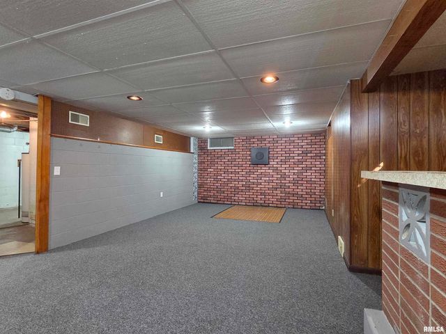 2640 WILKES Avenue, Davenport, IA 52804