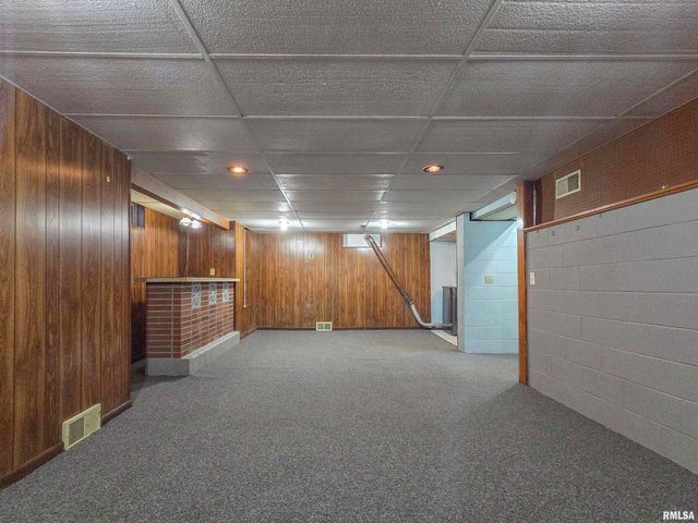 2640 WILKES Avenue, Davenport, IA 52804