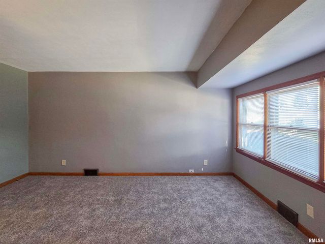 2640 WILKES Avenue, Davenport, IA 52804