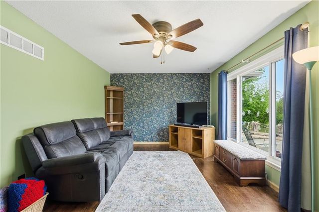 424 S 86th Street, Kansas City, KS 66111