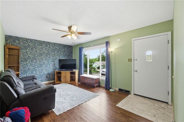 424 S 86th Street, Kansas City, KS 66111