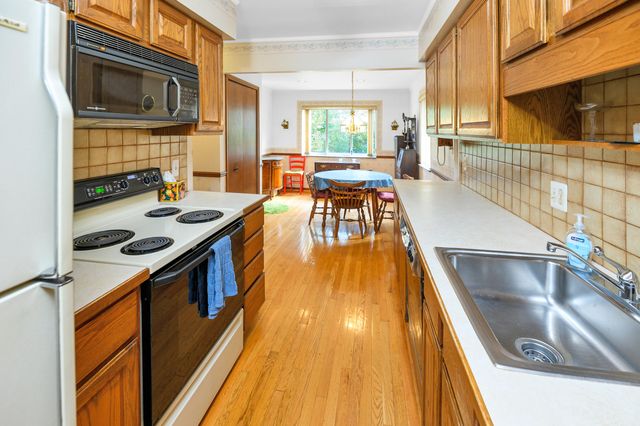 22726 Lingemann Street, Saint Clair Shores, MI 48080