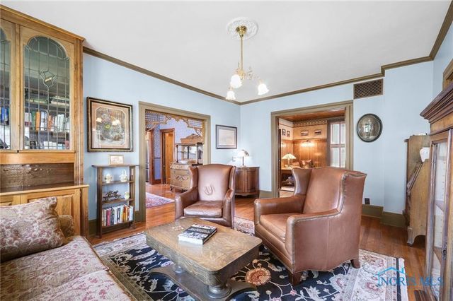 220 W Wayne Street, Maumee, OH 43537