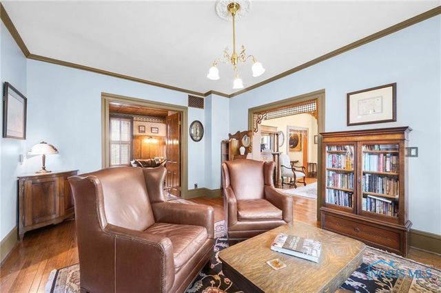 220 W Wayne Street, Maumee, OH 43537