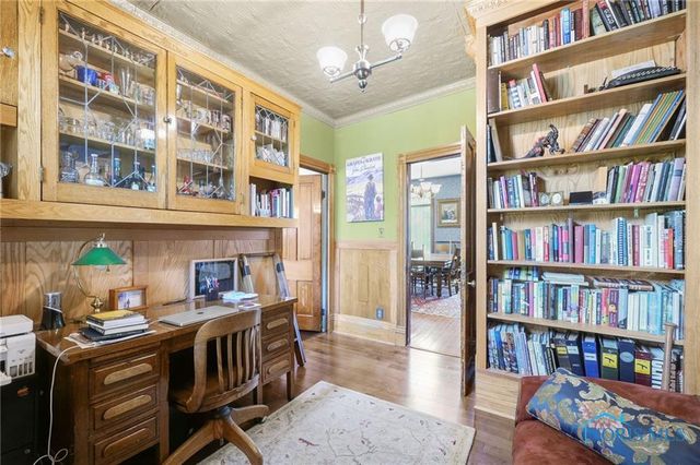 220 W Wayne Street, Maumee, OH 43537