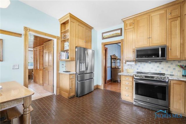 220 W Wayne Street, Maumee, OH 43537