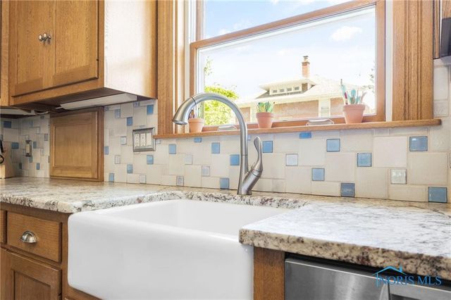 220 W Wayne Street, Maumee, OH 43537