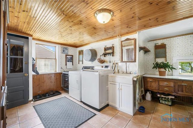 220 W Wayne Street, Maumee, OH 43537