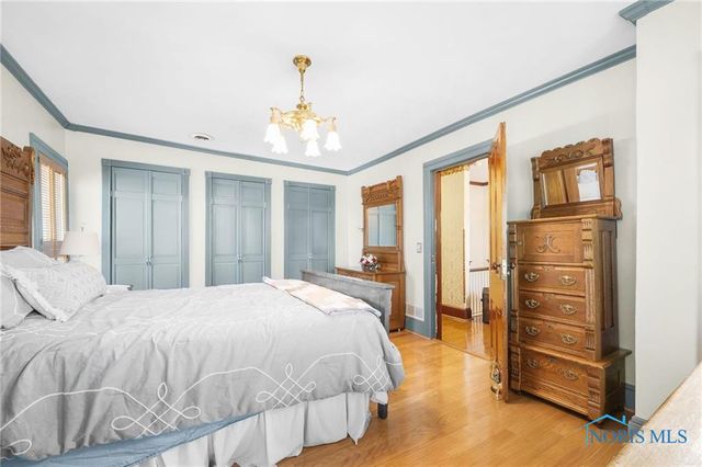 220 W Wayne Street, Maumee, OH 43537