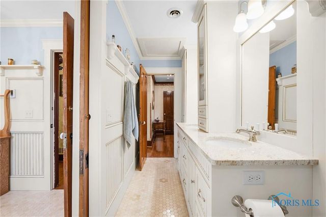 220 W Wayne Street, Maumee, OH 43537