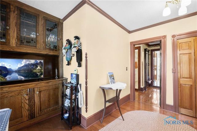 220 W Wayne Street, Maumee, OH 43537