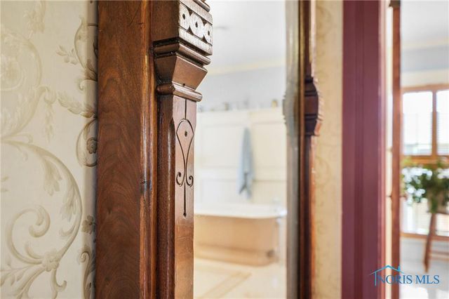 220 W Wayne Street, Maumee, OH 43537