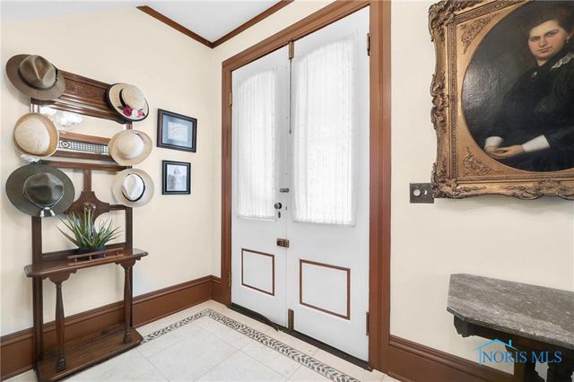 220 W Wayne Street, Maumee, OH 43537