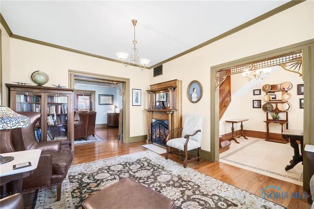 220 W Wayne Street, Maumee, OH 43537