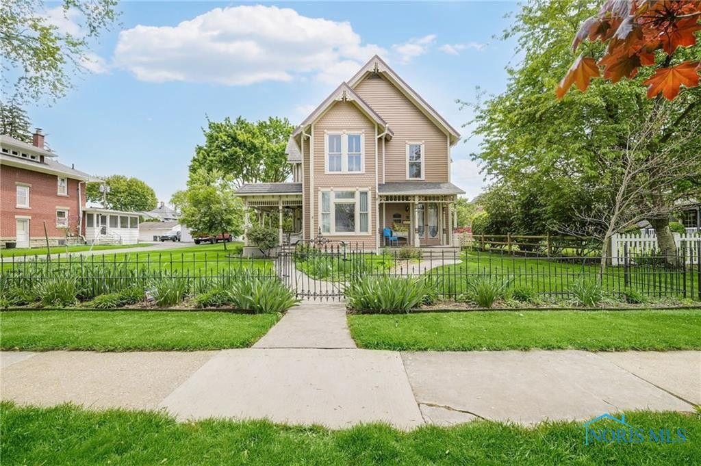 220 W Wayne Street, Maumee, OH 43537