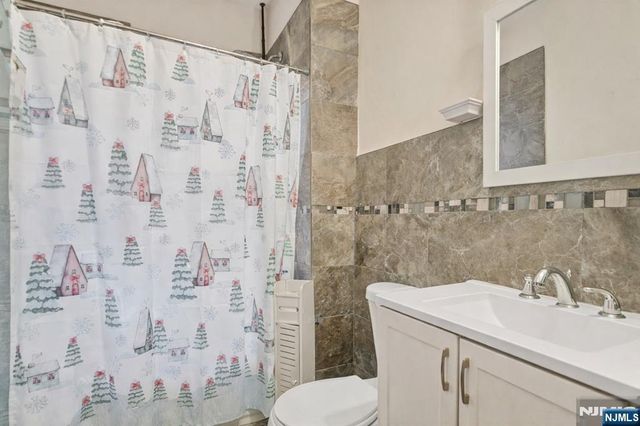 107 Huntington Terrace, Newark, NJ 07112