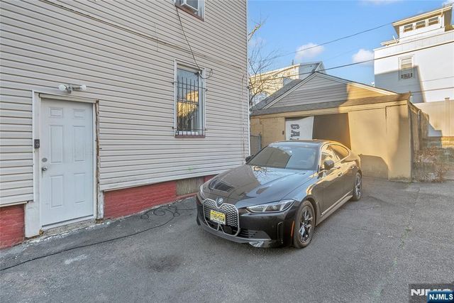 107 Huntington Terrace, Newark, NJ 07112