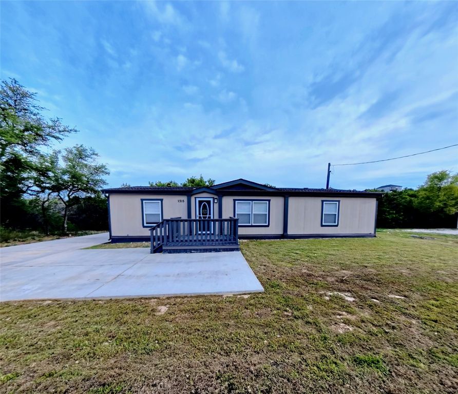 1315 Phoenix Court, Granbury, TX 76048 — exterior