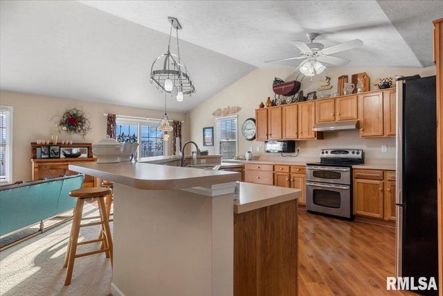 312 Garvey Lane, Chatham, IL 62629