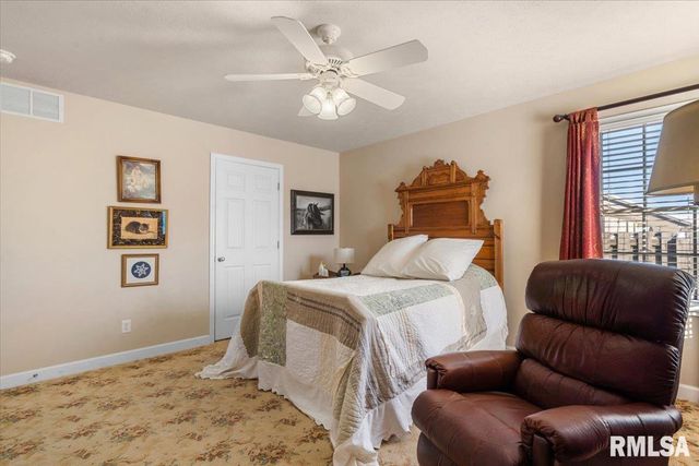 312 Garvey Lane, Chatham, IL 62629