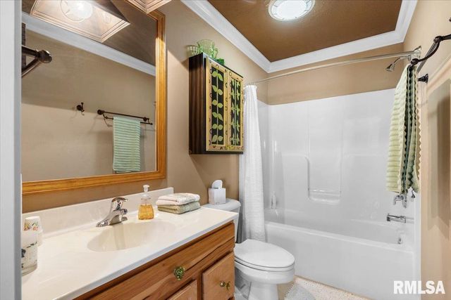 312 Garvey Lane, Chatham, IL 62629