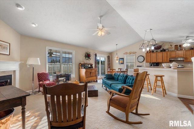 312 Garvey Lane, Chatham, IL 62629