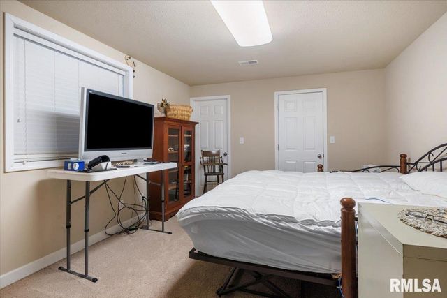 312 Garvey Lane, Chatham, IL 62629