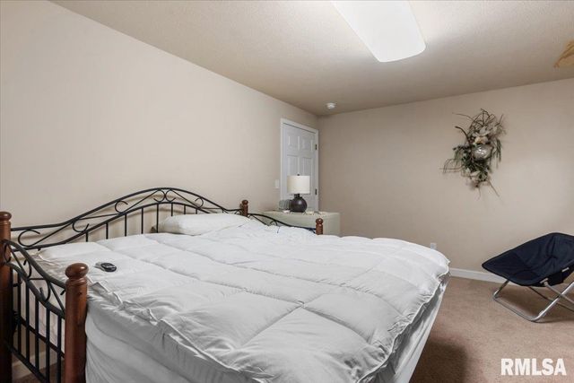 312 Garvey Lane, Chatham, IL 62629