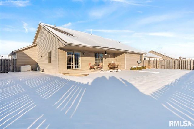 312 Garvey Lane, Chatham, IL 62629