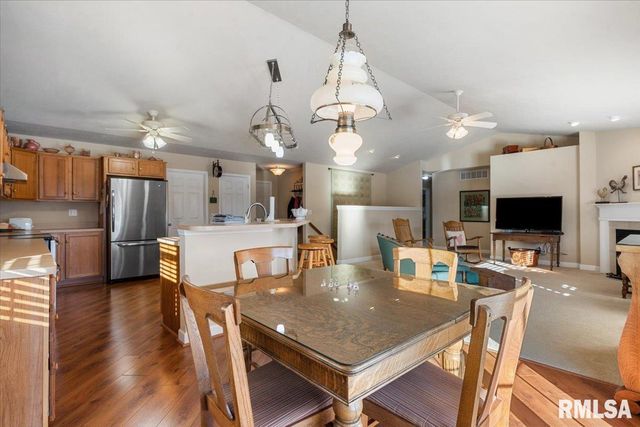 312 Garvey Lane, Chatham, IL 62629