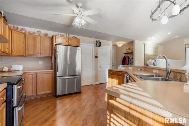 312 Garvey Lane, Chatham, IL 62629