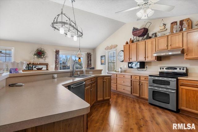 312 Garvey Lane, Chatham, IL 62629