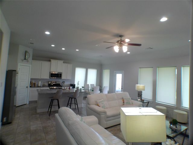 2710 Ocean Key Drive, La Marque, TX 77568
