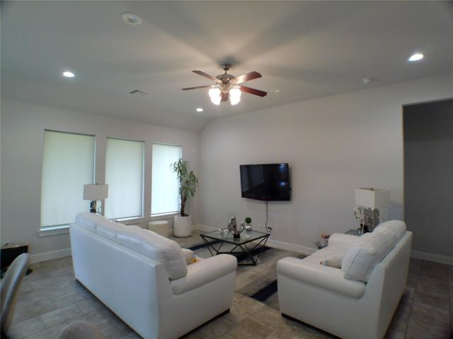 2710 Ocean Key Drive, La Marque, TX 77568