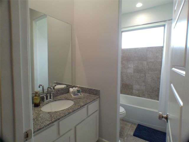 2710 Ocean Key Drive, La Marque, TX 77568