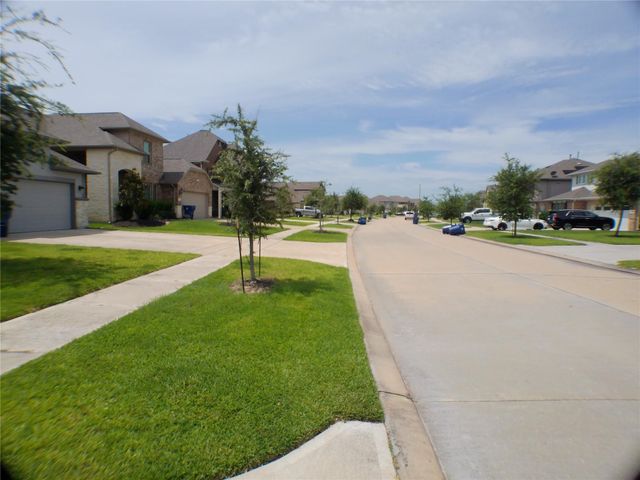 2710 Ocean Key Drive, La Marque, TX 77568