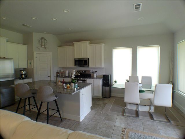 2710 Ocean Key Drive, La Marque, TX 77568