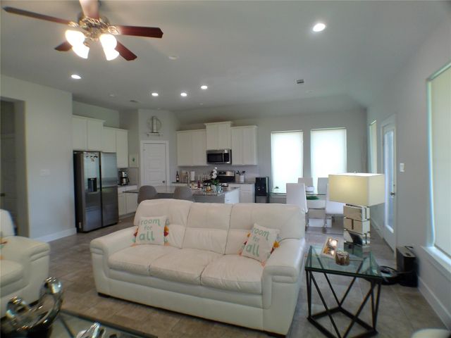 2710 Ocean Key Drive, La Marque, TX 77568