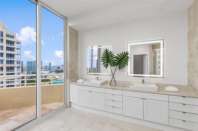 808 Brickell Key Dr 3901, Miami, FL 33131