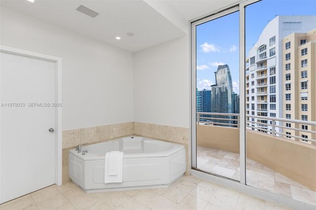 808 Brickell Key Dr 3901, Miami, FL 33131