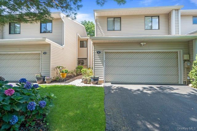 48 Chestnut Lane, Woodbury, NY 11797