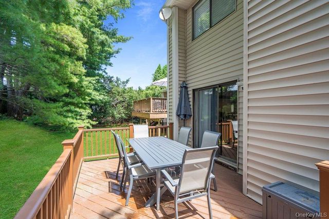 48 Chestnut Lane, Woodbury, NY 11797
