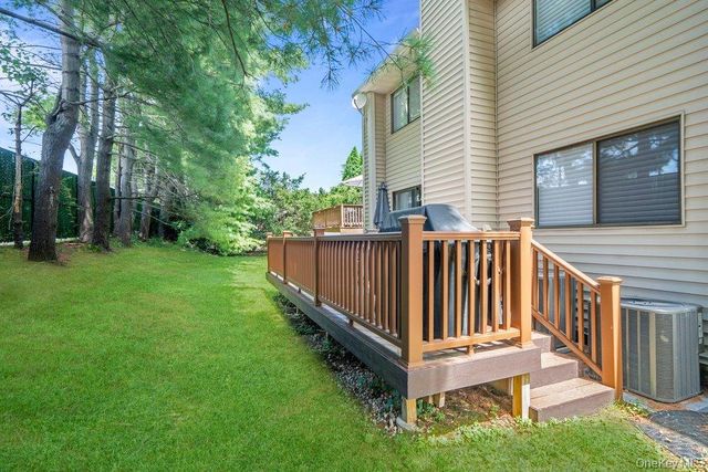 48 Chestnut Lane, Woodbury, NY 11797