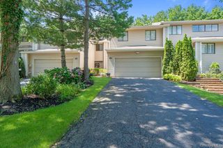 48 Chestnut Lane, Woodbury, NY 11797