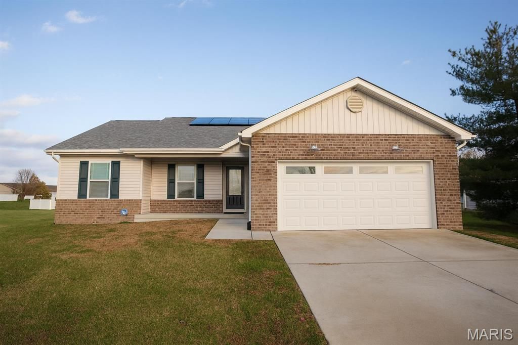 205 Eisenhower Boulevard, Troy, IL 62294