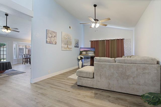 437 Silver Crest Cir, Rio Linda, CA 95673