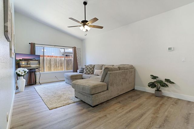 437 Silver Crest Cir, Rio Linda, CA 95673